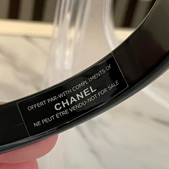 ❌SOLD❌Chanel Bangle Black and White - Picture 6 of 8